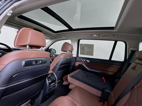 Used 2023 BMW X7 xDrive40i w/ Climate Comfort Package image 18