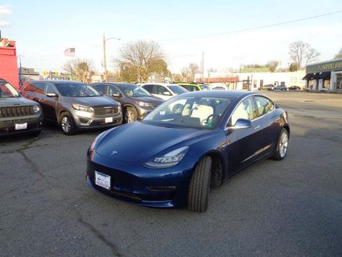 Used 2018 Tesla Model 3 image 1
