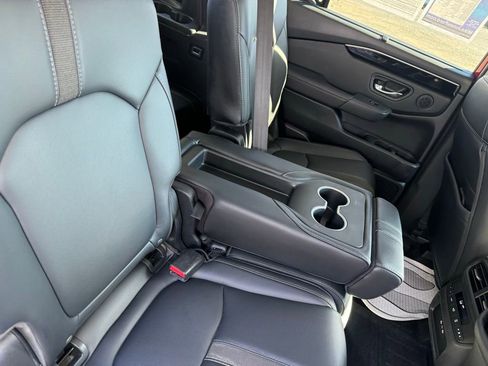 Used 2025 Honda Pilot EX-L image 13
