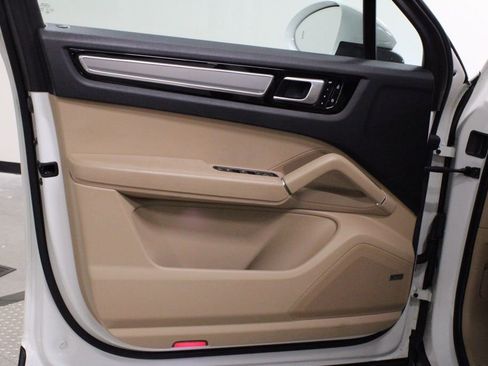 Certified 2019 Porsche Cayenne E-Hybrid image 17