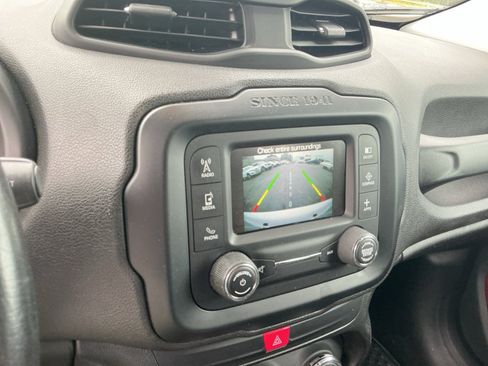 Used 2017 Jeep Renegade Trailhawk AWD/4WD image 23