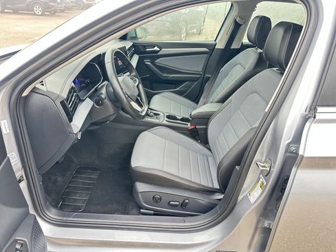 Used 2025 Volkswagen Jetta SE image 27