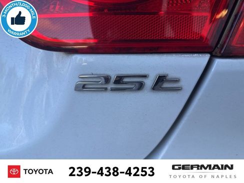 Used 2019 Jaguar XE Premium image 8