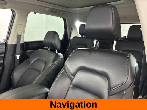 Used 2024 Nissan Pathfinder SL w/ SL Premium Package FWD image 15