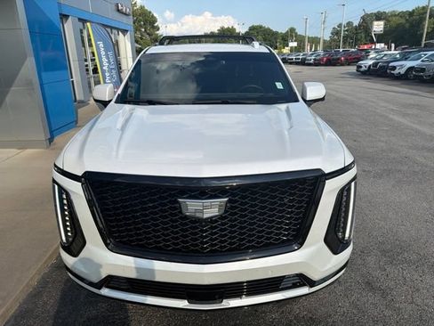 Used 2025 Cadillac Escalade ESV Sport Platinum w/ LPO, ONYX Package AWD/4WD image 24