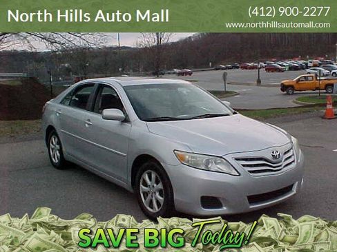 Used 2010 Toyota Camry LE FWD image 1