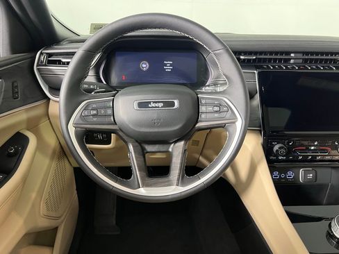 Used 2024 Jeep Grand Cherokee Limited w/ Black Appearance Package image 14