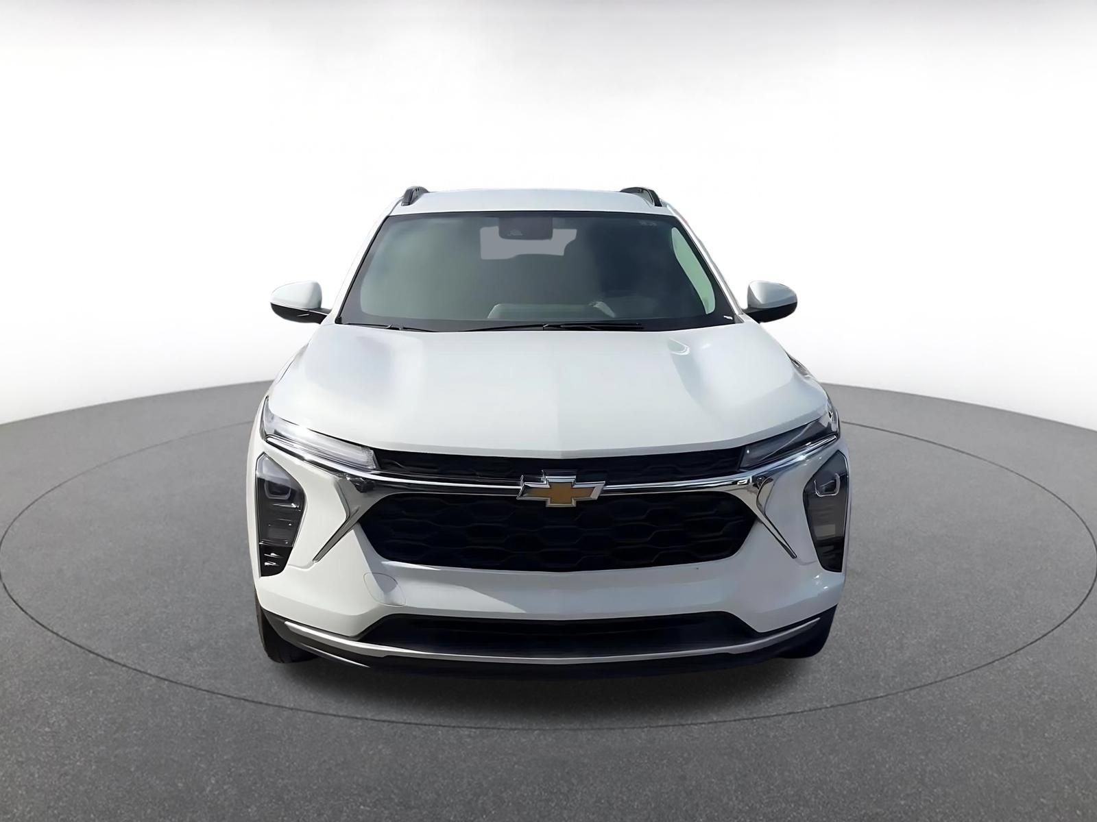 Used 2025 Chevrolet Trax LT FWD image 3