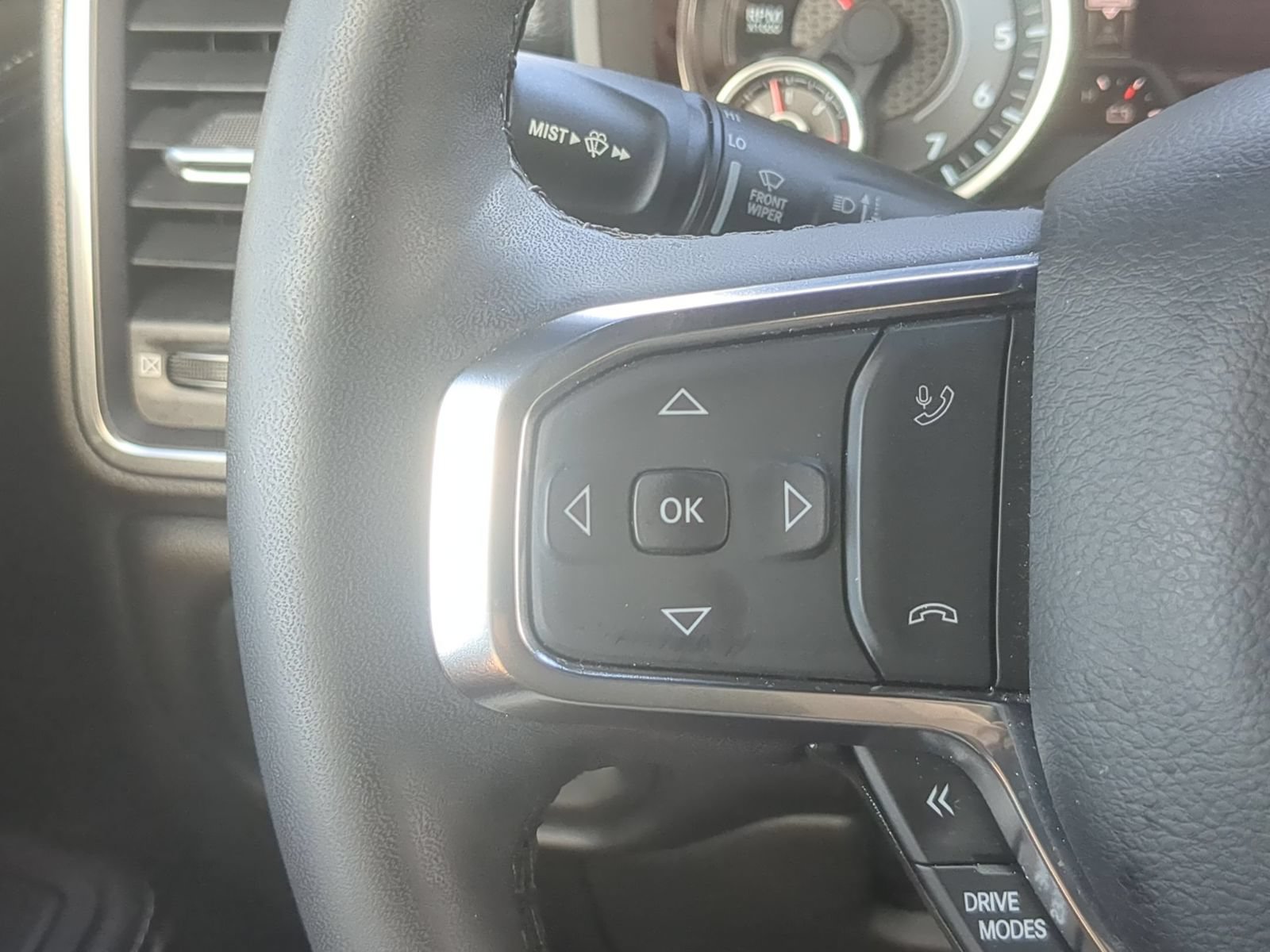 Used 2025 RAM 1500 Laramie AWD/4WD image 17