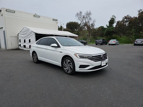 Used 2021 Volkswagen Jetta SEL image 3