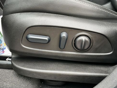 Used 2022 GMC Terrain SLT w/ Tech Package image 25