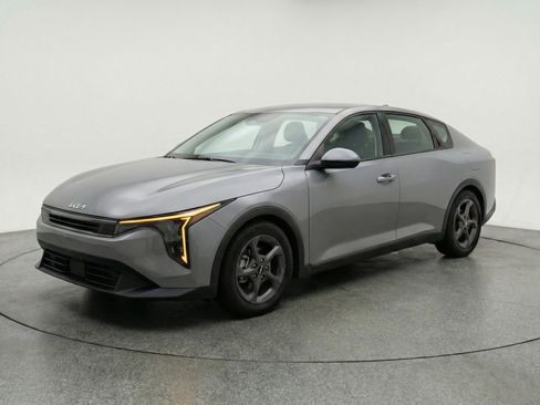Used 2025 Kia K4 FWD image 3