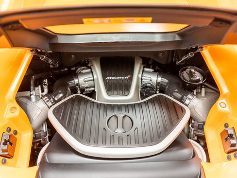 Used 2015 McLaren 650S Spider RWD image 12
