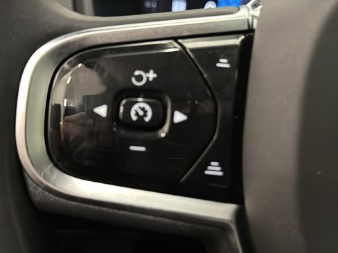 Used 2023 Volvo XC90 B5 Plus w/ Protection Package Premier AWD/4WD image 13