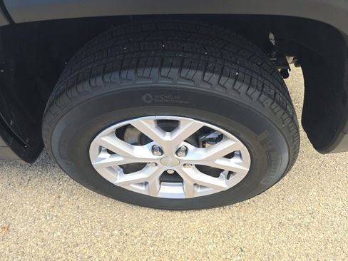 Used 2022 Jeep Grand Cherokee Limited image 12