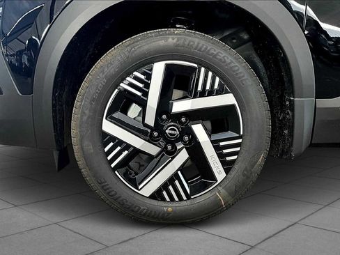 New 2025 Nissan Kicks SV image 9