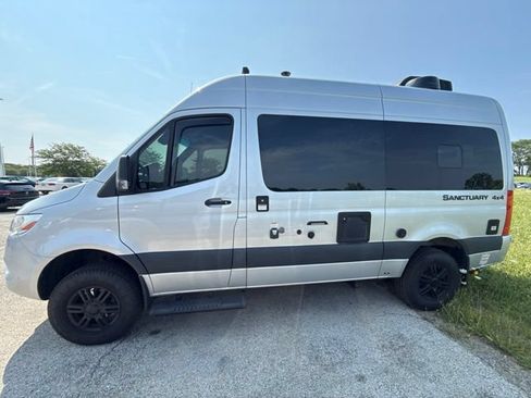 Used 2022 Mercedes-Benz Sprinter 2500 image 2