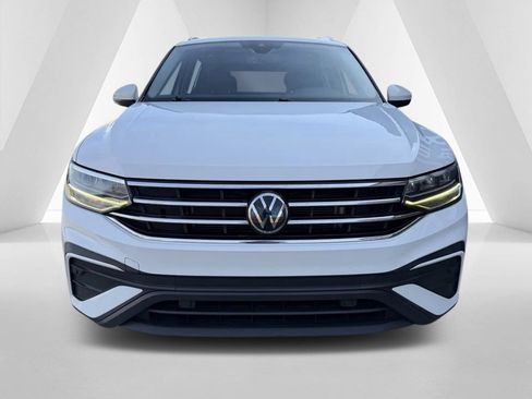 Used 2022 Volkswagen Tiguan SE image 2