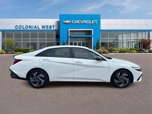 Used 2025 Hyundai Elantra Sport FWD image 12