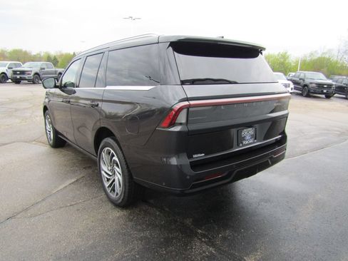 Used 2025 Lincoln Navigator Reserve AWD/4WD image 6