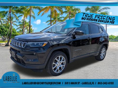 Used 2022 Jeep Compass Latitude w/ Sun and Sound Group AWD/4WD image 8
