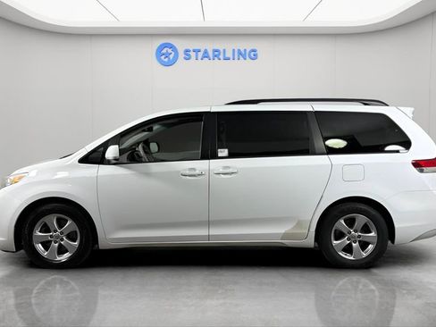 Used 2013 Toyota Sienna LE FWD image 3