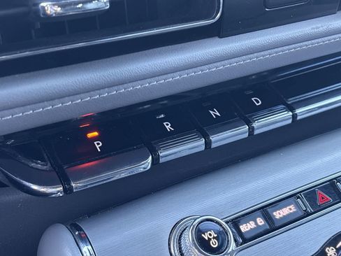 Used 2020 Lincoln Aviator Reserve w/ Equipment Group 201A image 16