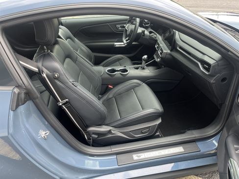 Used 2025 Ford Mustang Premium image 18