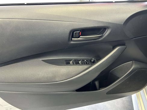 Used 2025 Toyota Corolla LE FWD image 16