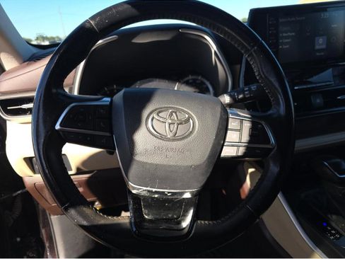 Used 2021 Toyota Highlander XLE image 23