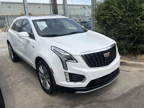 Used 2024 Cadillac XT5 Premium Luxury FWD image 2
