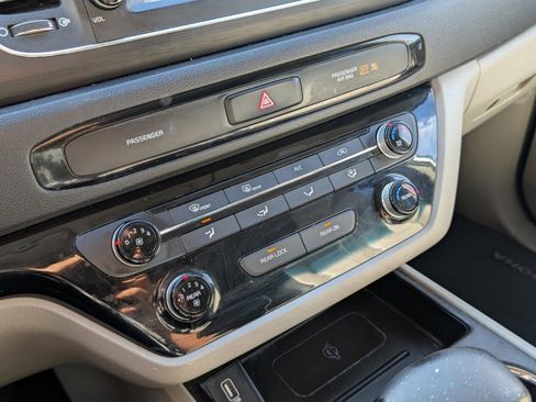 Used 2021 Kia Sedona EX image 42