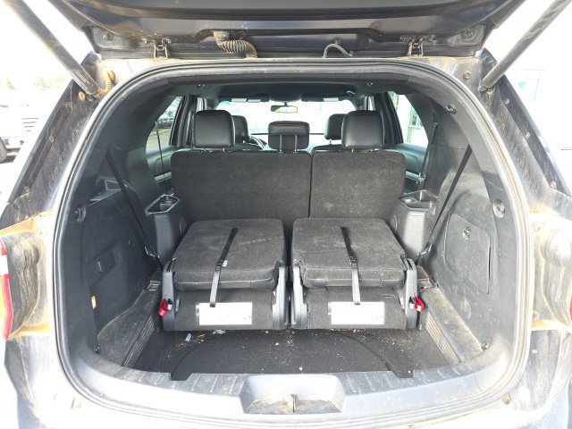 Used 2017 Ford Explorer XLT w/ Equipment Group 202A AWD/4WD image 9