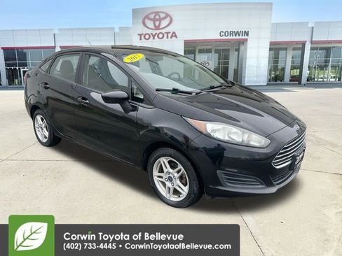 Used 2017 Ford Fiesta SE image 1