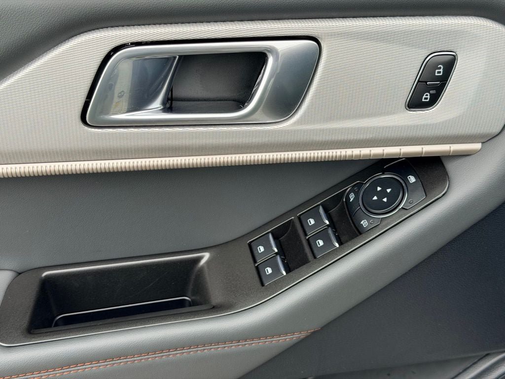 New 2026 Ford Explorer Active w/ Active Comfort Package RWD image 17