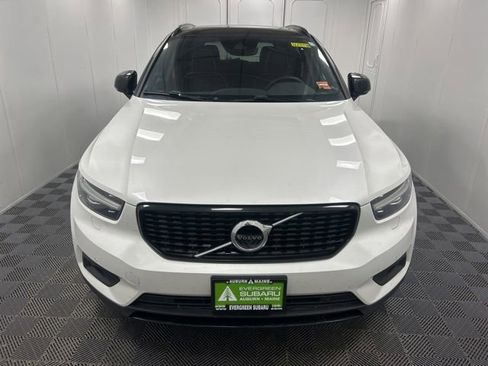 Used 2022 Volvo XC40 T5 R-Design w/ Advanced Package AWD/4WD image 2