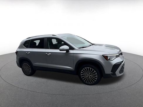 Used 2026 Volkswagen Taos SE FWD image 2