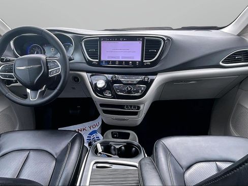 Used 2024 Chrysler Pacifica Touring-L FWD image 14