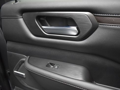 New 2025 Nissan Armada SL w/ Captain's Chari Seat Package image 20