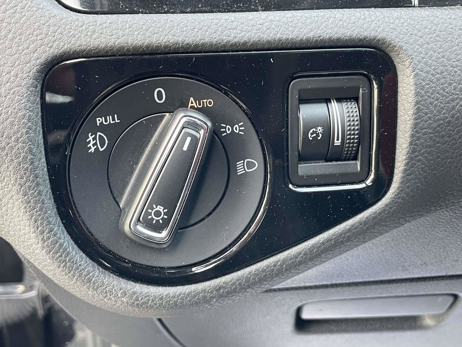 Used 2018 Volkswagen GTI S FWD image 19