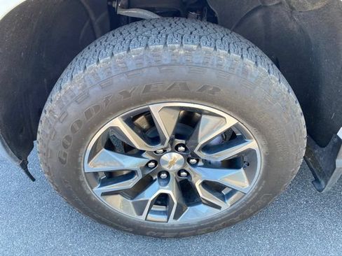 Used 2025 Chevrolet Silverado 1500 LT w/ Leather Package AWD/4WD image 26