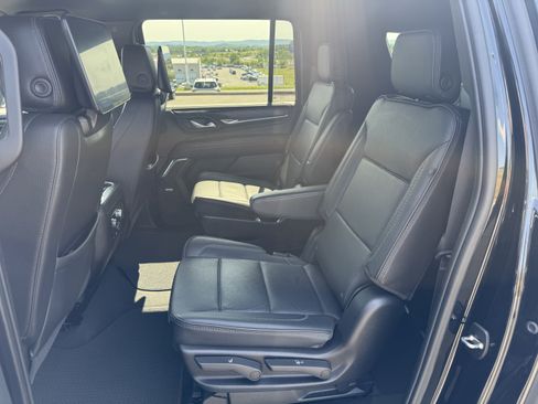 Used 2024 GMC Yukon XL Denali AWD/4WD image 13