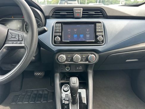Used 2025 Nissan Versa SV FWD image 13