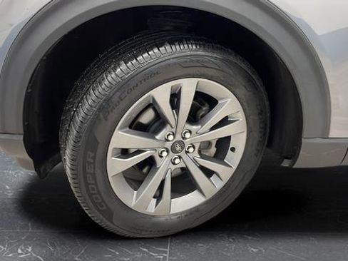 Used 2021 Ford Explorer XLT w/ XLT Sport Appearance Package image 29