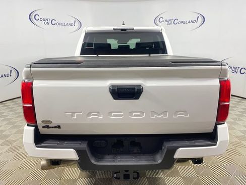 Certified 2025 Toyota Tacoma TRD Off-Road AWD/4WD image 5