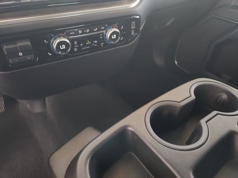 Used 2025 GMC Sierra 1500 SLT AWD/4WD image 18