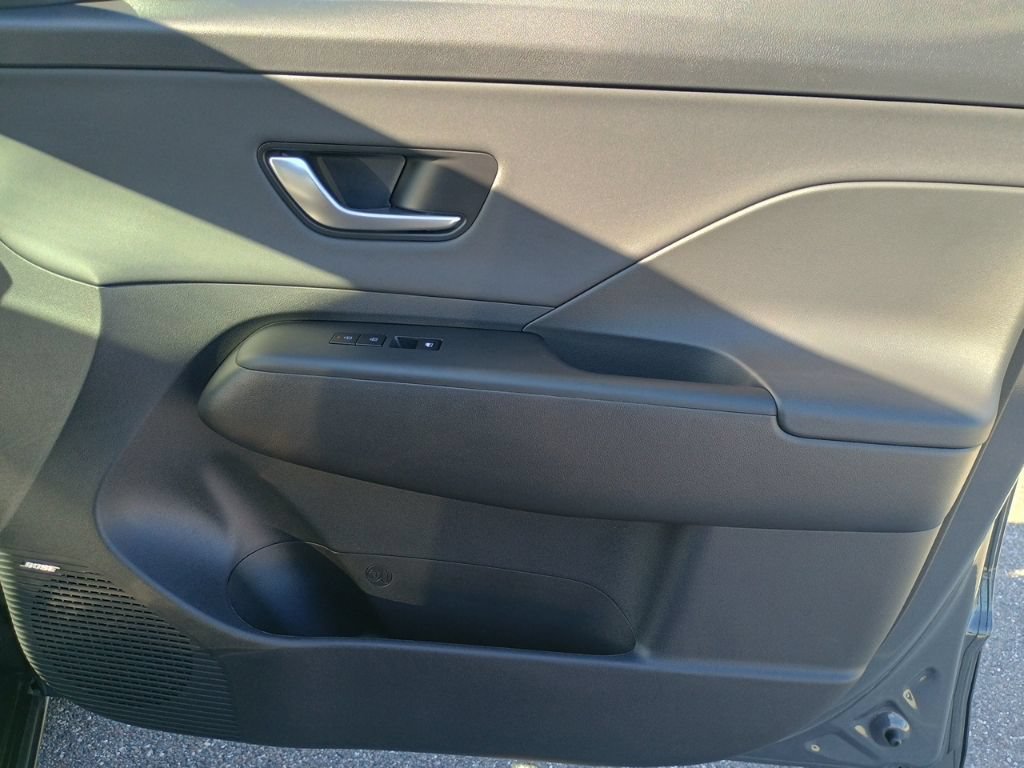 Used 2025 Hyundai Kona Limited FWD image 22