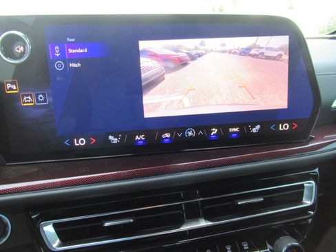Used 2026 Chevrolet Traverse Z71 AWD/4WD image 30