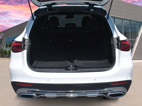 Used 2024 Mercedes-Benz GLC 300 image 29