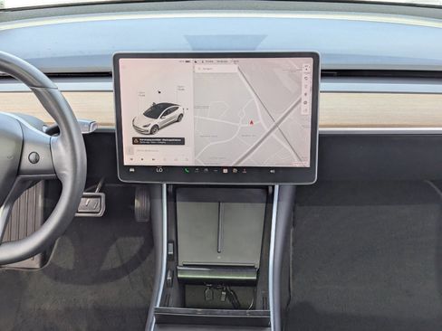 Used 2019 Tesla Model 3 Standard Range Plus image 17